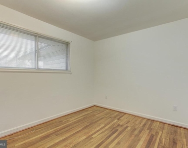 10008 Sinnott Drive - Photo Thumbnail 19