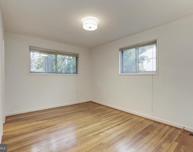 10008 Sinnott Drive - Photo Thumbnail 14