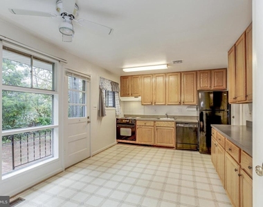 10008 Sinnott Drive - Photo Thumbnail 10