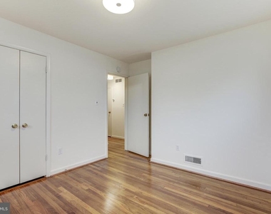 10008 Sinnott Drive - Photo Thumbnail 18