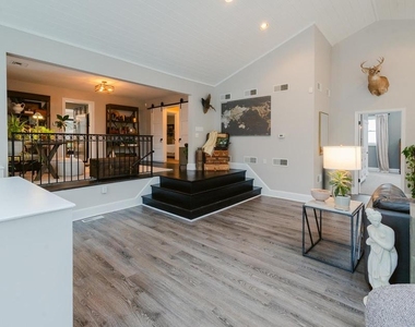 15841 York Road - Photo Thumbnail 7