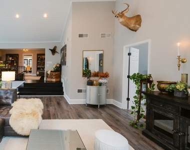 15841 York Road - Photo Thumbnail 12