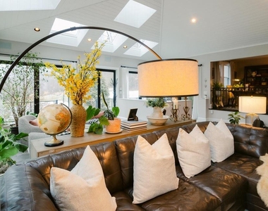 15841 York Road - Photo Thumbnail 5