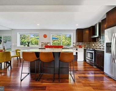 10533 Stevenson Road - Photo Thumbnail 6