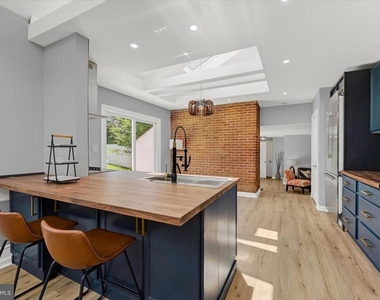 10533 Stevenson Road - Photo Thumbnail 25