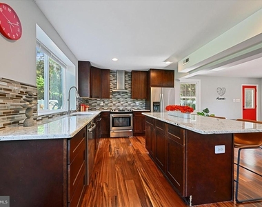 10533 Stevenson Road - Photo Thumbnail 5