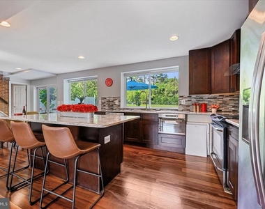10533 Stevenson Road - Photo Thumbnail 4
