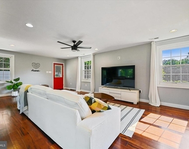 10533 Stevenson Road - Photo Thumbnail 8