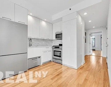 East 34th Street - Photo Thumbnail 4