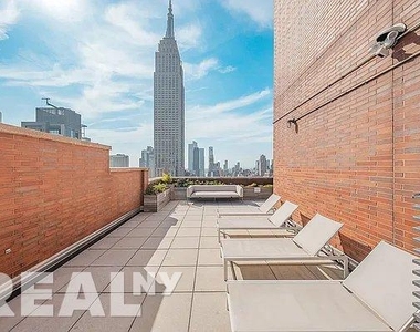 East 34th Street - Photo Thumbnail 11