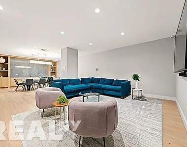 East 34th Street - Photo Thumbnail 9