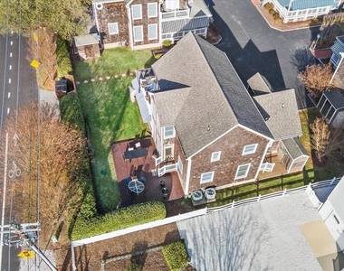 330 Garfield Parkway - Photo Thumbnail 4