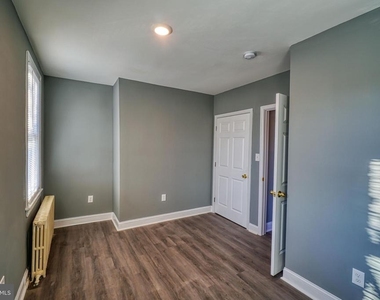 400 Douglas Street Ne - Photo Thumbnail 13