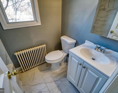 400 Douglas Street Ne - Photo Thumbnail 7