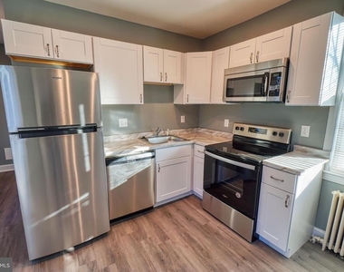 400 Douglas Street Ne - Photo Thumbnail 4