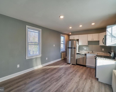 400 Douglas Street Ne - Photo Thumbnail 1