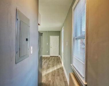 400 Douglas Street Ne - Photo Thumbnail 9