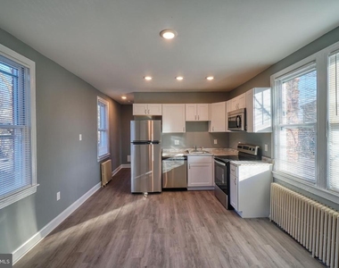 400 Douglas Street Ne - Photo Thumbnail 2
