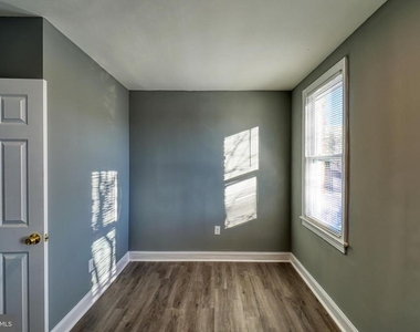 400 Douglas Street Ne - Photo Thumbnail 11