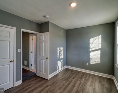 400 Douglas Street Ne - Photo Thumbnail 12