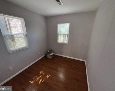 1819 Gales Street Ne - Photo Thumbnail 7
