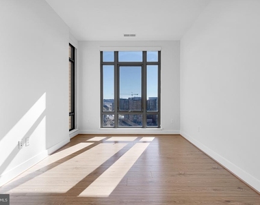 880 New Jersey Avenue Se - Photo Thumbnail 8