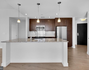 880 New Jersey Avenue Se - Photo Thumbnail 3