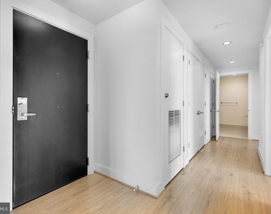 880 New Jersey Avenue Se - Photo Thumbnail 2