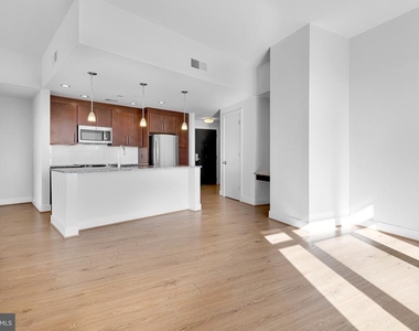 880 New Jersey Avenue Se - Photo Thumbnail 4