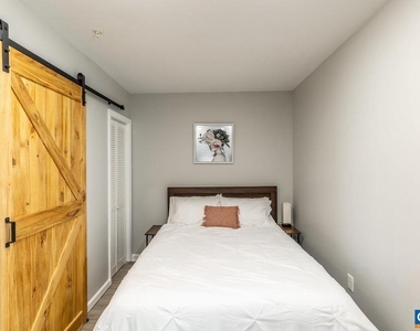 1329 Riverdale Dr - Photo Thumbnail 10