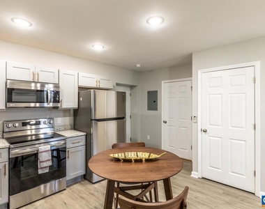 1329 Riverdale Dr - Photo Thumbnail 4