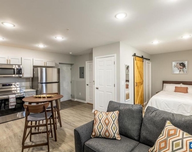 1329 Riverdale Dr - Photo Thumbnail 8