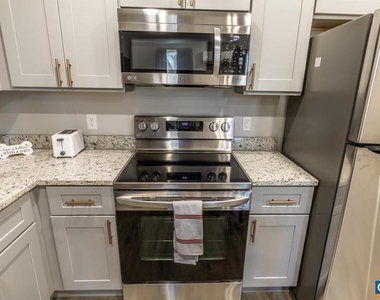 1329 Riverdale Dr - Photo Thumbnail 5