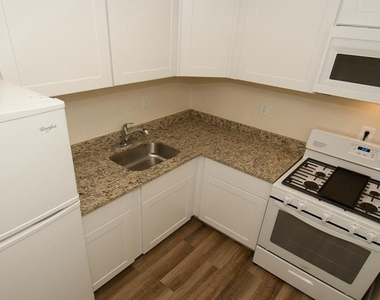 10401 46th Avenue - Photo Thumbnail 8
