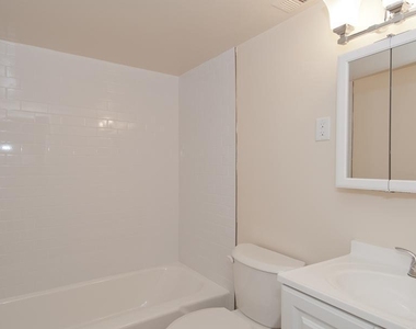 10401 46th Avenue - Photo Thumbnail 14