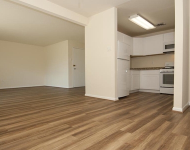 10401 46th Avenue - Photo Thumbnail 5