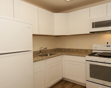 10401 46th Avenue - Photo Thumbnail 7