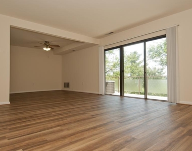 10401 46th Avenue - Photo Thumbnail 4