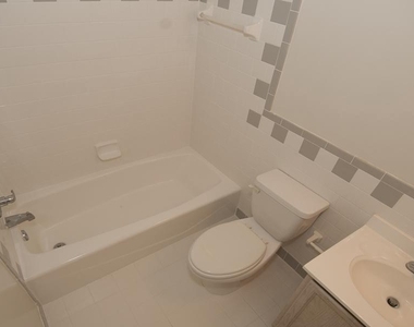 10401 46th Avenue - Photo Thumbnail 17