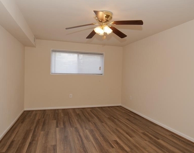 10401 46th Avenue - Photo Thumbnail 12