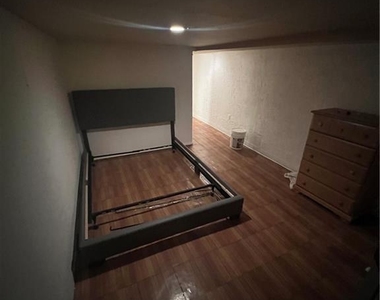 309 Vanderbilt St - Photo Thumbnail 5