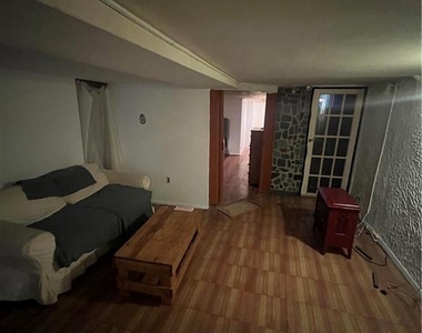 309 Vanderbilt St - Photo Thumbnail 6