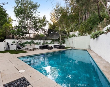 1447 N Kings Road - Photo Thumbnail 13