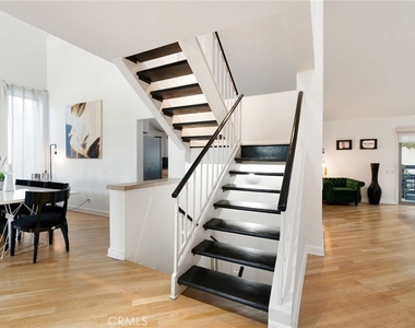 1447 N Kings Road - Photo Thumbnail 6