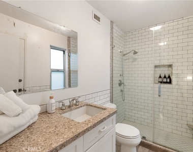 1447 N Kings Road - Photo Thumbnail 25