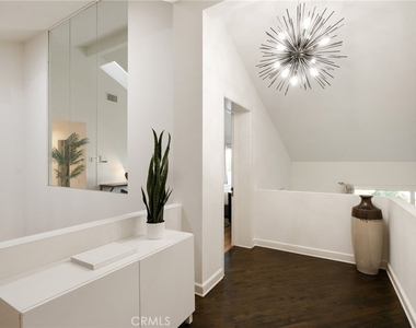 1447 N Kings Road - Photo Thumbnail 14