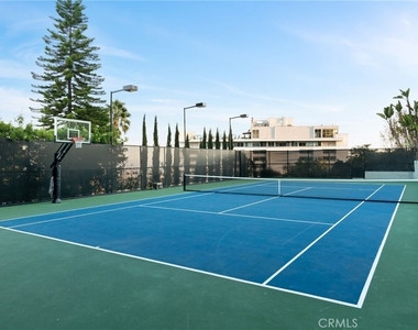 1447 N Kings Road - Photo Thumbnail 1
