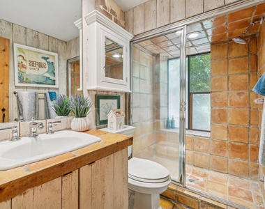 4 Marion Lane - Photo Thumbnail 12