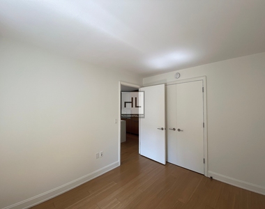 East 54th Street - Photo Thumbnail 2