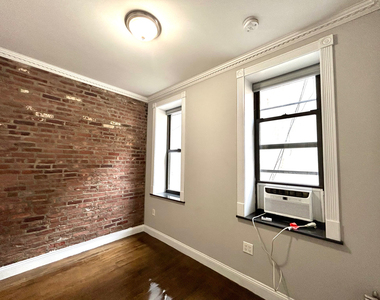 West 123rd Street - Photo Thumbnail 5